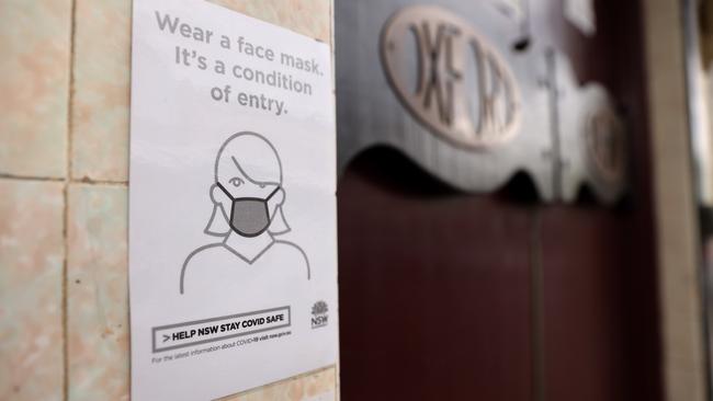 UK residents experiencing cold and flu symptoms have been advised to wear masks in public. Picture: NCA NewsWire/ Damian Shaw