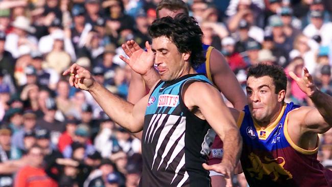 D/IFootballer Roger James (l) wtih Chris Scott (r).AFL football - Port Adelaide Power vs Brisbane Lions match at AAMI Stadium 31 Aug 2002. a/ct/Football/AFL