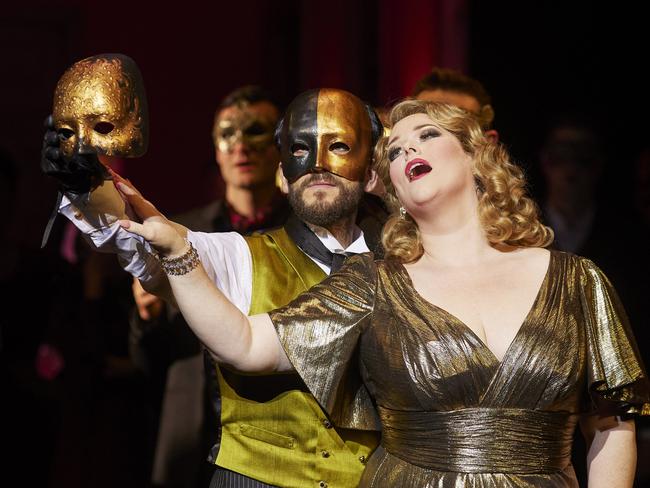 Marko Mimica as Dapertutto and Jessica Pratt as Giulietta in The Tales of Hoffmann. Opera Australia 2023. Picture: Keith Saunders