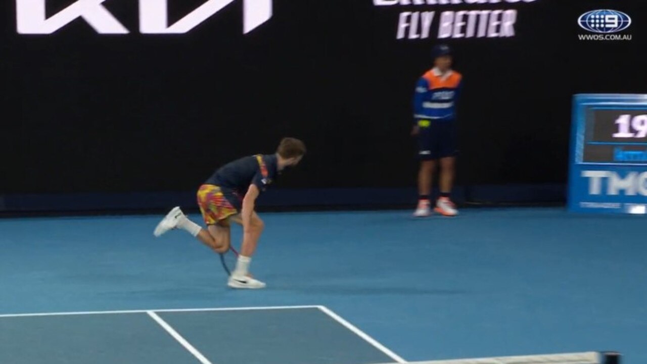 Australian Open 2022: Ballkid’s priceless reaction after blow from ...