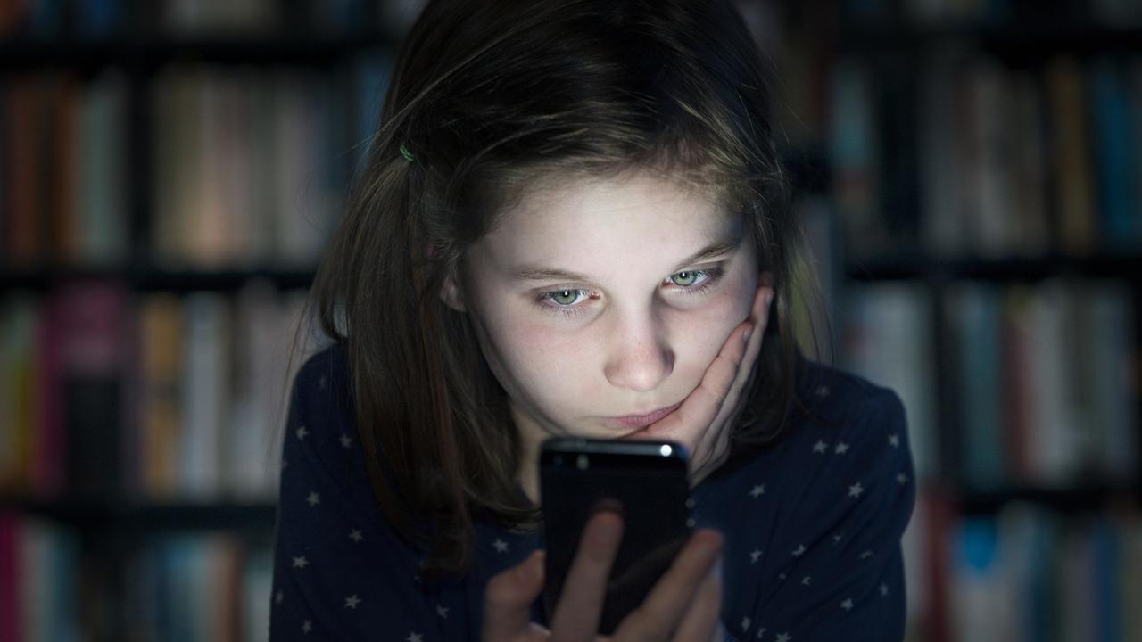 Teenagers selling deepfake schoolgirl porn images