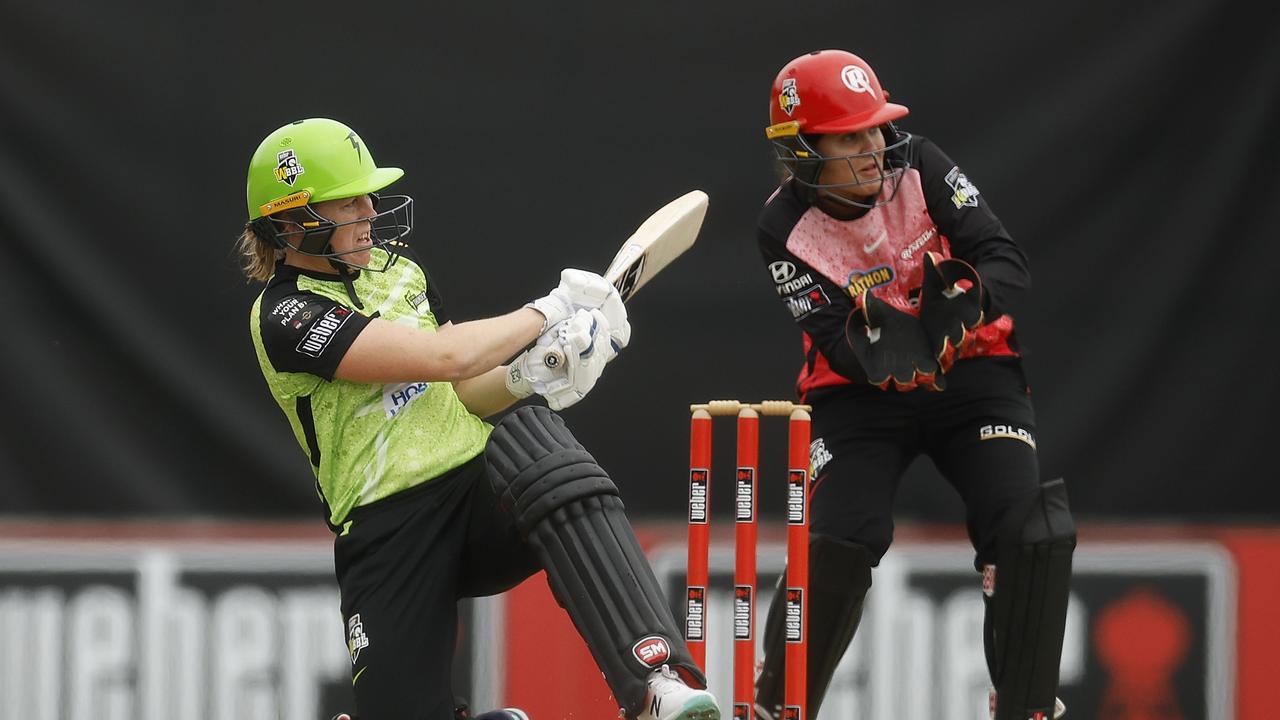 England star and Sydney Thunder captain Heather Knight hammered an unbeaten 52 off 31 balls to lead her side to victory over the Melbourne Renegades at the Junction Oval. Picture: Daniel Pockett / Getty Images