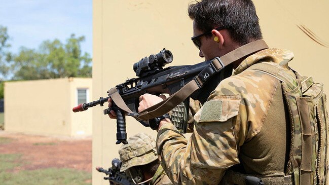 Aussie soldiers to train chefs, taxi drivers