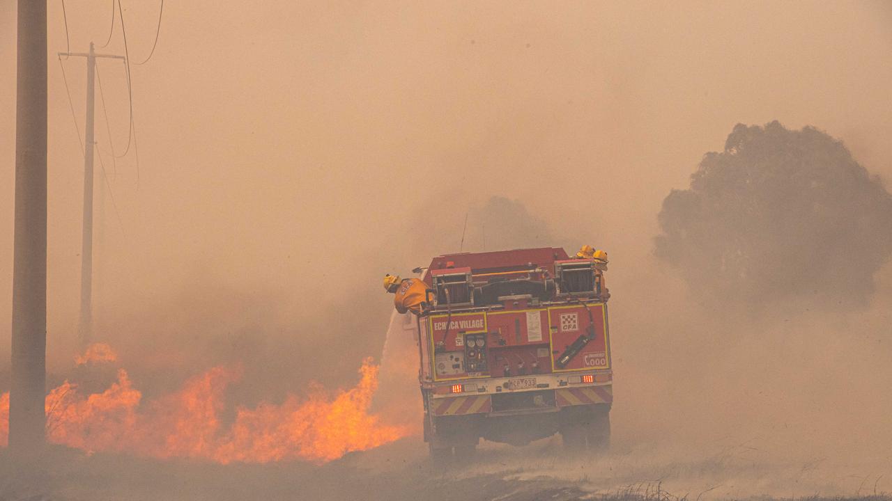 Victorian Fires: Photo Gallery Of CFA Crews Battling Wild Conditions ...