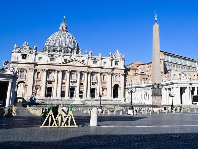 A general view shows the Vatican's Saint Peter's Square and its main basilica on March 11, 2020 a day after they were closed to tourists as part of a broader clampdown aimed at curbing the coronavirus outbreak. (Photo by ANDREAS SOLARO / AFP)