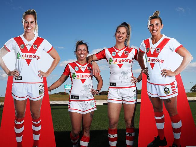 Sam Bremner and Kezie Apps before the first training sessions of the St. George-Illawarra Dragons women's team. Pic: Phil Hillyard