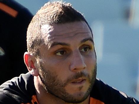 Wests Tigers Media Call held at Campbelltown Sports Stadium at Leumeah. Robbie Farah passes from dummy half during training