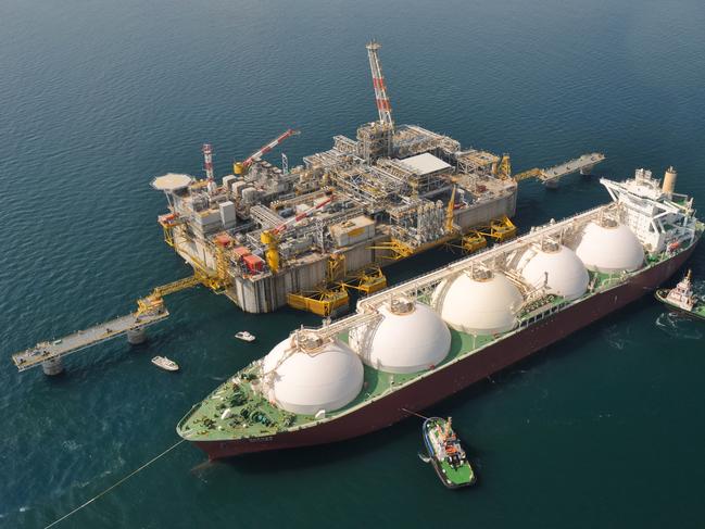 Qatar, US to snatch Australia gas crown