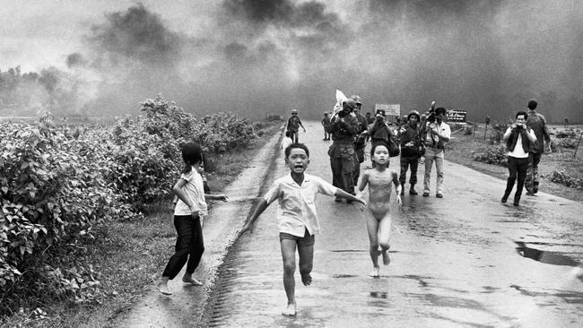 The photographer on the right of this image, wearing a black vest, and holding a camera is Nguyen Thanh Nghe aka ‘The Stringer’ who Robinson says took the picture.