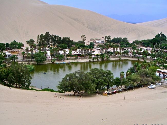 La Huacachina is a beautiful oasis located 5km southwest from Ica and about 6 minutes drive. Small attractive lagoon and famous for the medicinal properties of its waters. Super landscape surrounded by high sandbanks, palm tree groves and age old Huarango trees (Carob tree).