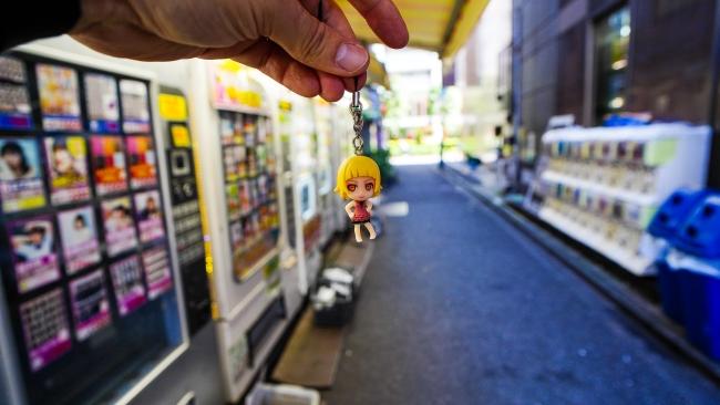 A 'beautiful girl' keychain.