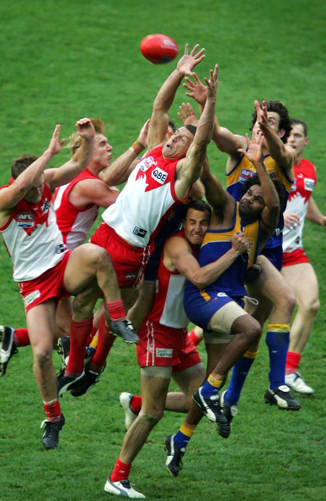 The famous Leo Barry mark from the 2005 grand final.