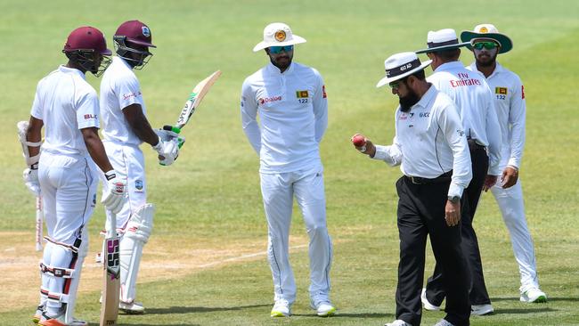 Dinesh Chandimal and umpire Aleem Dar inspect the ball. Picture: AFP.