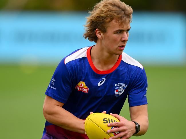 MELBOURNE, AUSTRALIA - NOVEMBER 27: Ryley Sanders trains during a Western Bulldogs AFL training session at Whitten Oval on November 27, 2023 in Melbourne, Australia. (Photo by Morgan Hancock/Getty Images)