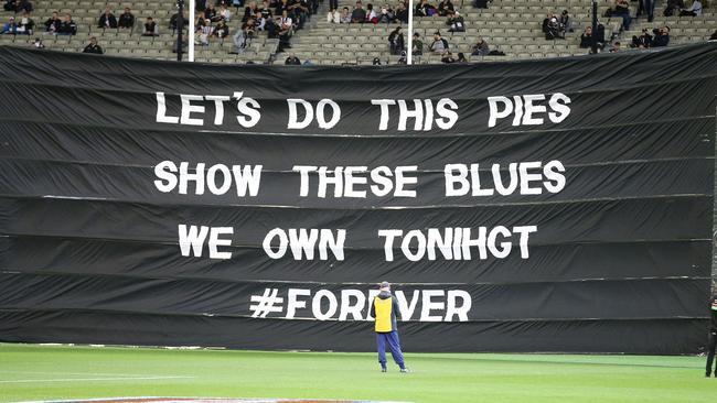 Obviously no spell check in the Collingwood cheersquad. Picture: Michael Klein