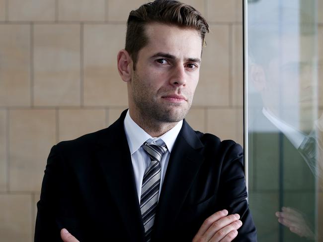 Tech tsar gives up US extradition fight