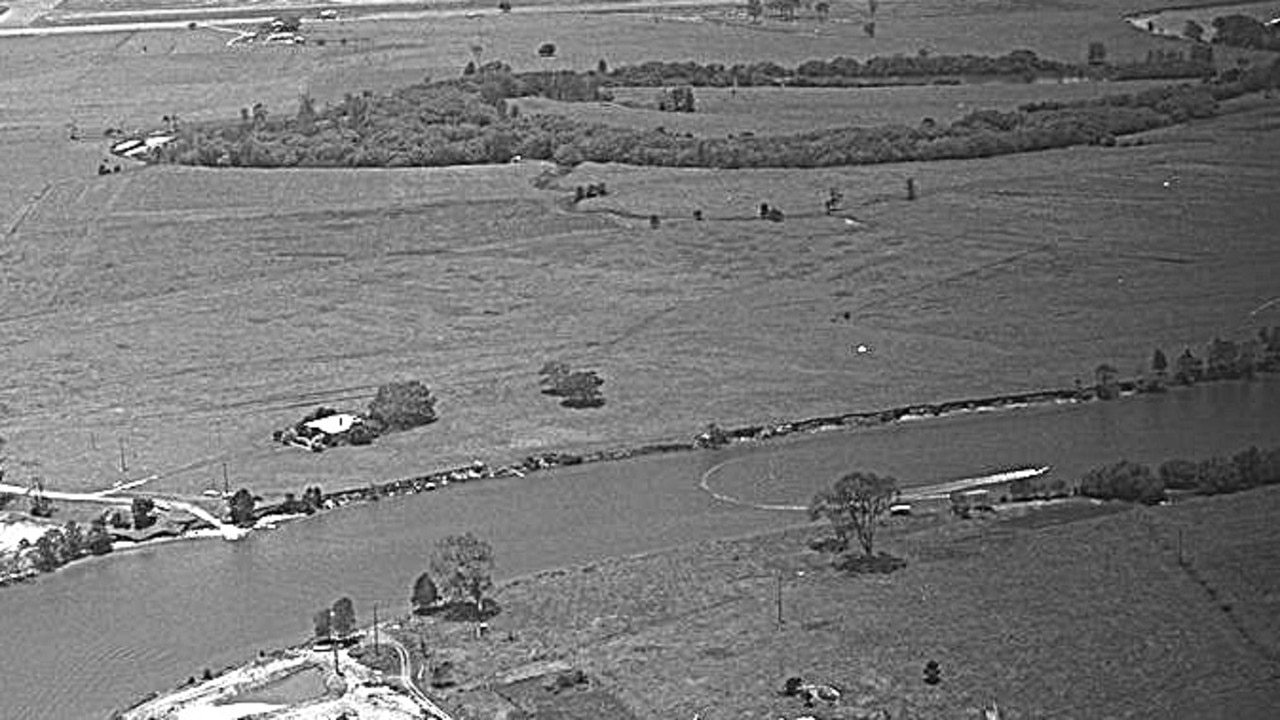 Benowa in the mid-20th century at the Nerang River near where the Carrara ferry made its crossing.