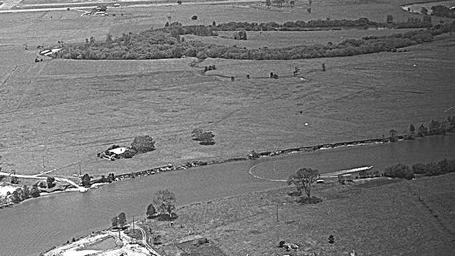 Benowa in the mid-20th century at the Nerang River near where the Carrara ferry made its crossing.