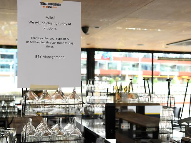 A note to customers as restaurants close their businesses in Melbourne. Picture: Getty Images)