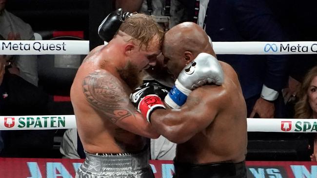 The fighters embraced in the final seconds. Picture: Timothy A. Clary/AFP