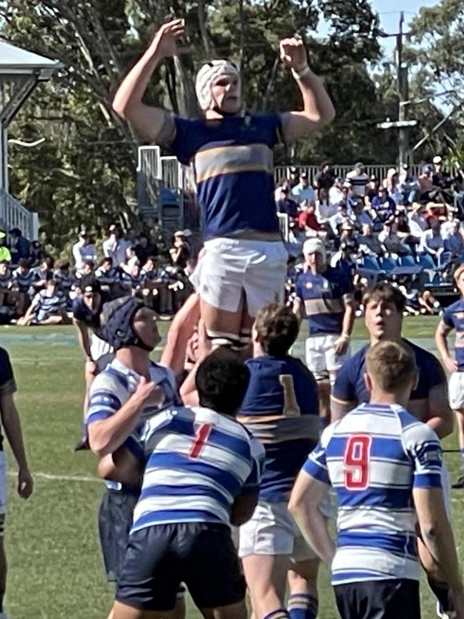 Churchie win lineout ball against Nudgee.