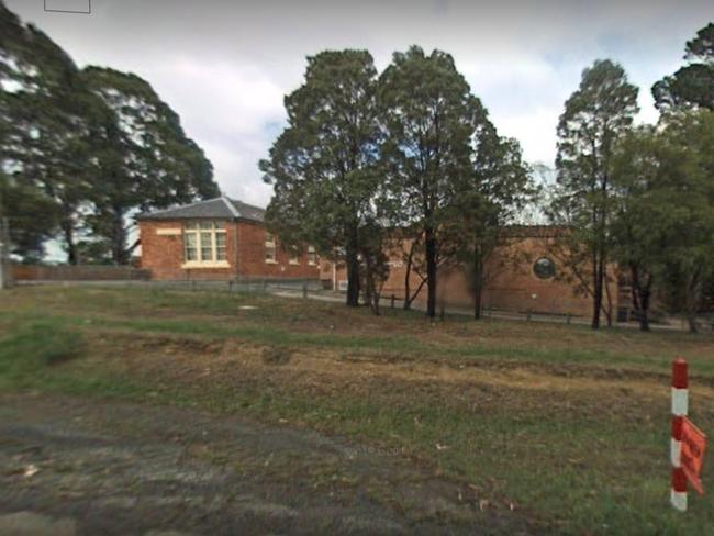 Woodend Primary School has been added to Victoria's Covid-19 exposure list. Picture: Google Maps