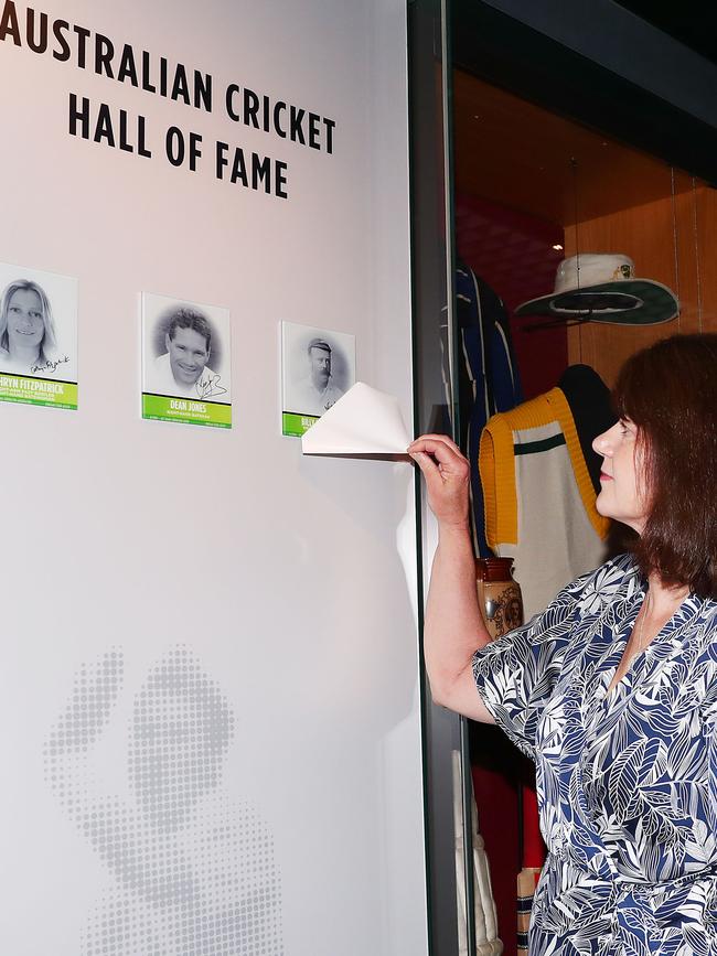 Billy Murdoch’s great granddaughter Jan Joyce reveals the Australian Cricket Hall of Fame tribute to the trailblazing Test star. Picture: Getty Images