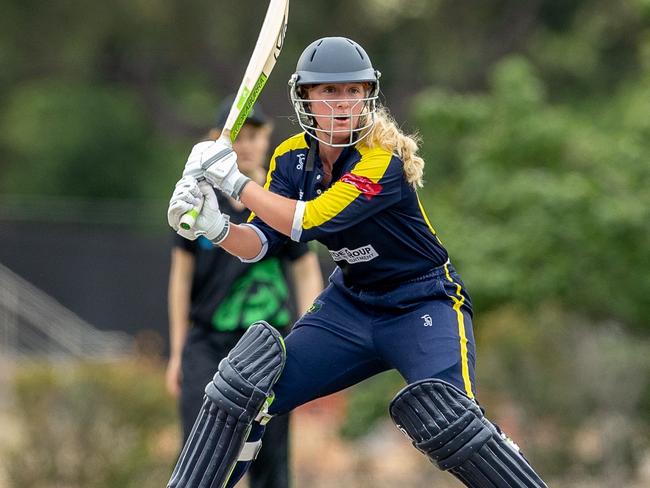 Carlton’s Sophie Reid batting for the Bats.