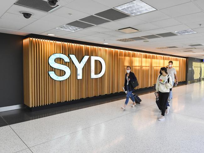 Passengers arrive from their overseas flights and walk to the arrivals hall after landing at Sydney Airport (Photo by James D. Morgan/Getty Images for Sydney Airport)escapedoc holiday12 december 2021