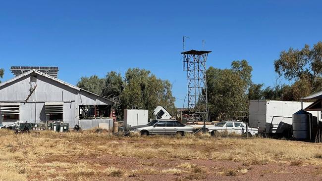 Barrow Creek Roadhouse, 280km from Alice Springs.