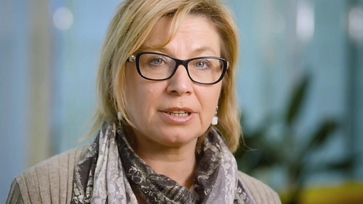 Rosie Batty explains how to respond to domestic violence