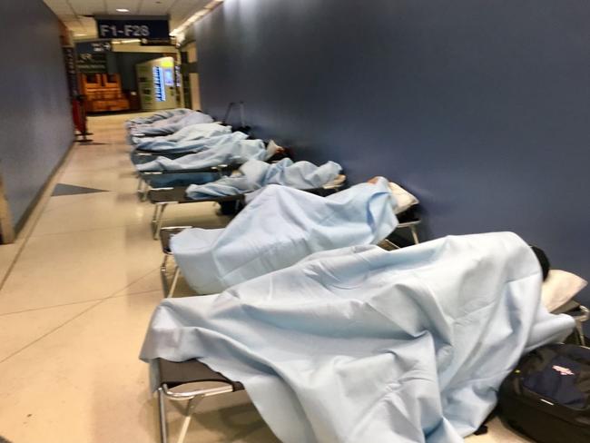 United Airlines cancels flights in Chicago, giving passengers stretchers in a hallway to sleep on. Picture: lizsmithmfa/Twitter