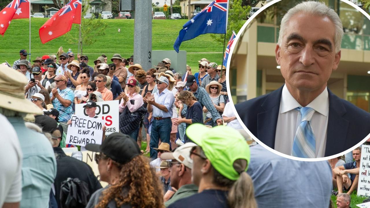 Sunshine Coast councillor Joe Natoli isn't backing down from his calls for the council to stand against vaccine mandates despite other councillors receiving abusive messages.