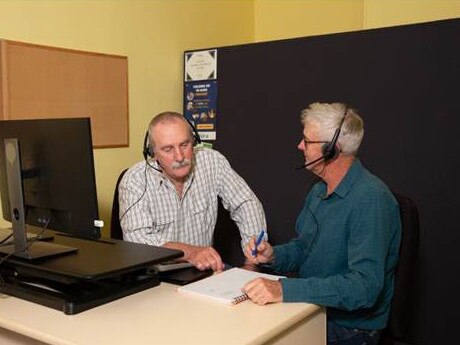 Bob has been volunteering at Lifeline in Bendigo for more than 25 years. Picture: Lifeline