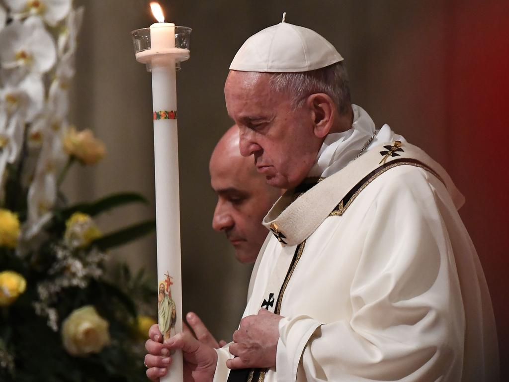 Pope Francis carries Easter candle in solemn Vatican rite