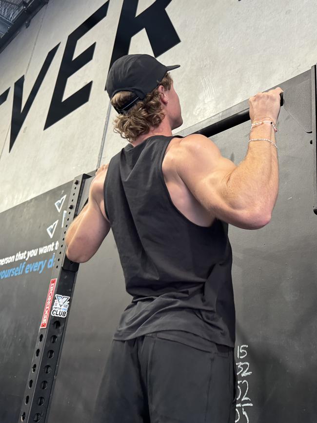 Matt LaFontaine training for the pull-up challenge.