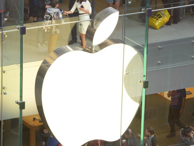 Customers queue in an Apple store to buy the iPhone 6 in Sydney on September 19, 2014. Hundreds of people queued through the night in Sydney to be among the first in the world to get their hands on the new Apple iPhone 6 models with the large-screen handsets drawing keen interest. AFP PHOTO / Saeed KHAN