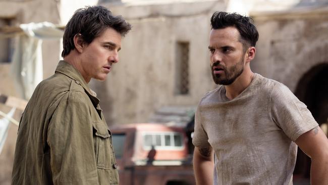 Tom Cruise and Jake Johnson in The Mummy.