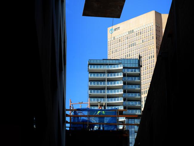 MELBOURNE, AUSTRALIA - NewsWire Photos AUGUST 03, 2021: A construction worker at a building site on Bourke Street in central Melbourne. Picture: NCA NewsWire / Andrew Henshaw