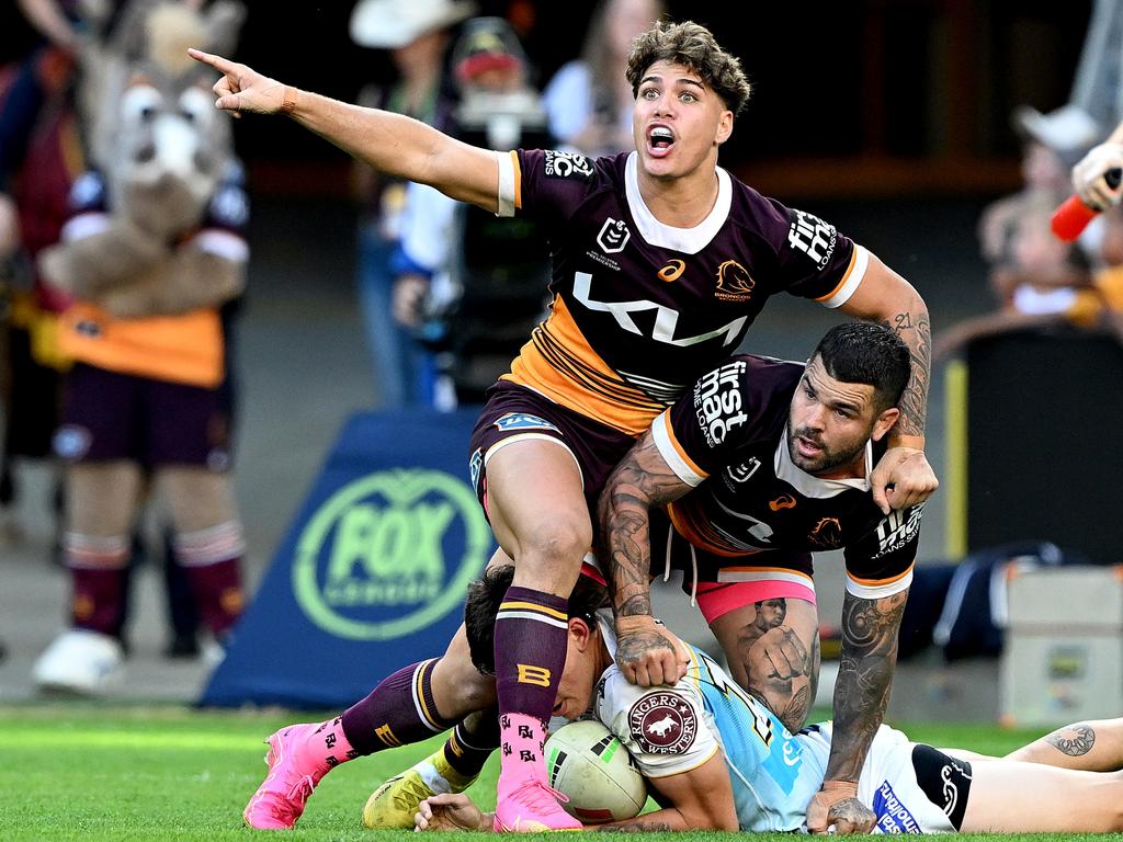 Reece Walsh runs during a Brisbane Broncos NRL training session at