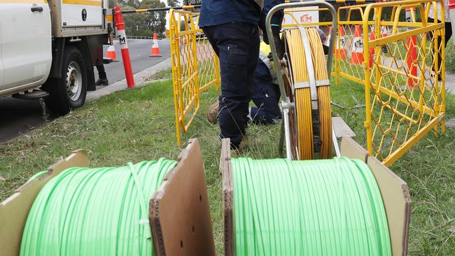 MELBOURNE, AUSTRALIA - NewsWire Photos, JUNE 11, 2021. Workers install NBN cables. Minister Jaala Pulford holds a press conference in Roxburgh Park to announce the latest locations to receive broadband upgrades as part of the $550 million Connecting Victoria program. Picture: NCA NewsWire / David Crosling