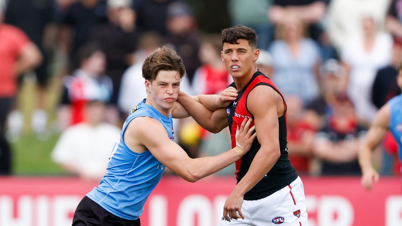 Mattaes Phillipou of the Saints and Jye Caldwell of the Bombers lining up at a centre bounce at RSEA Park. Picture: Dylan Burns/AFL Photos via Getty Images.