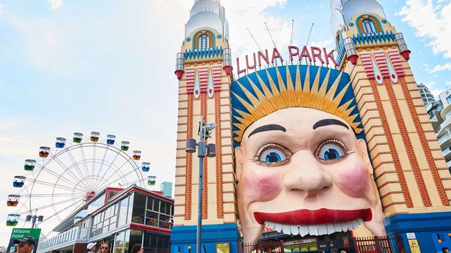 Book a family visit to Luna Park.