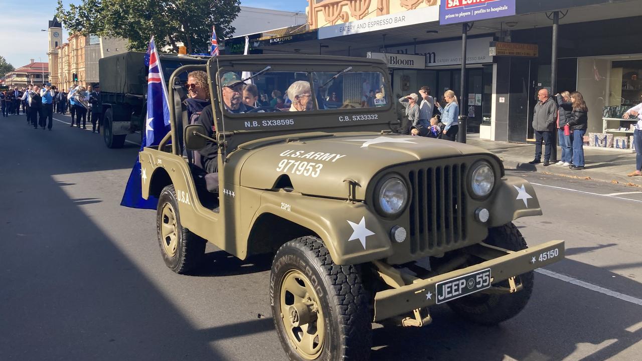 Mount Gambier Anzac Day 2022. The Mount Gambier Anzac Day march. Picture: Arj Ganesan