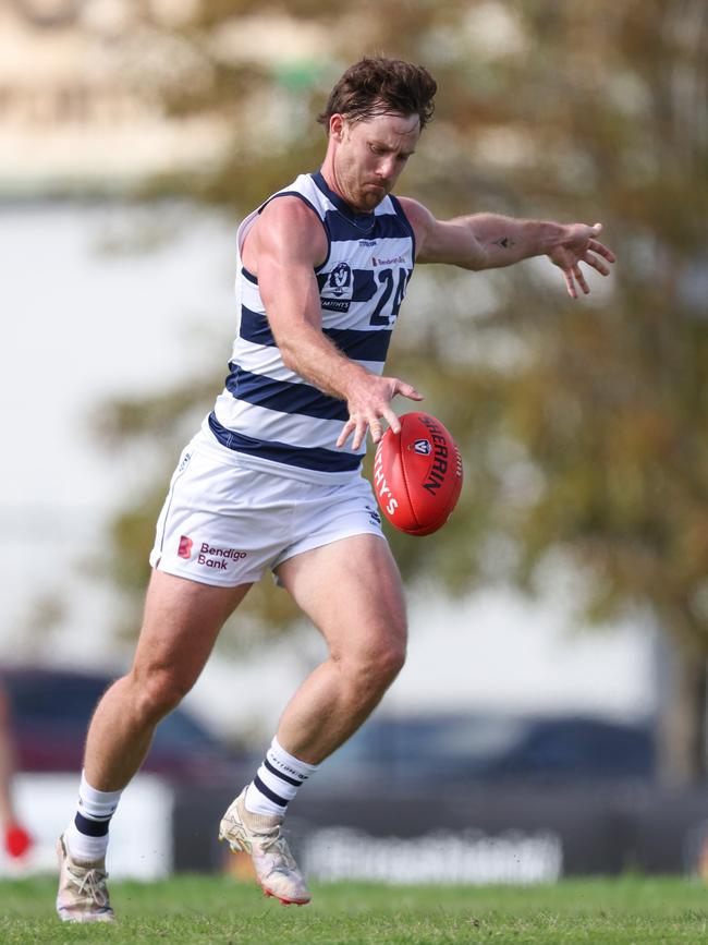 Jed Bews gets a kick away in the VFL. Picture: Rob Lawson/AFL Photos