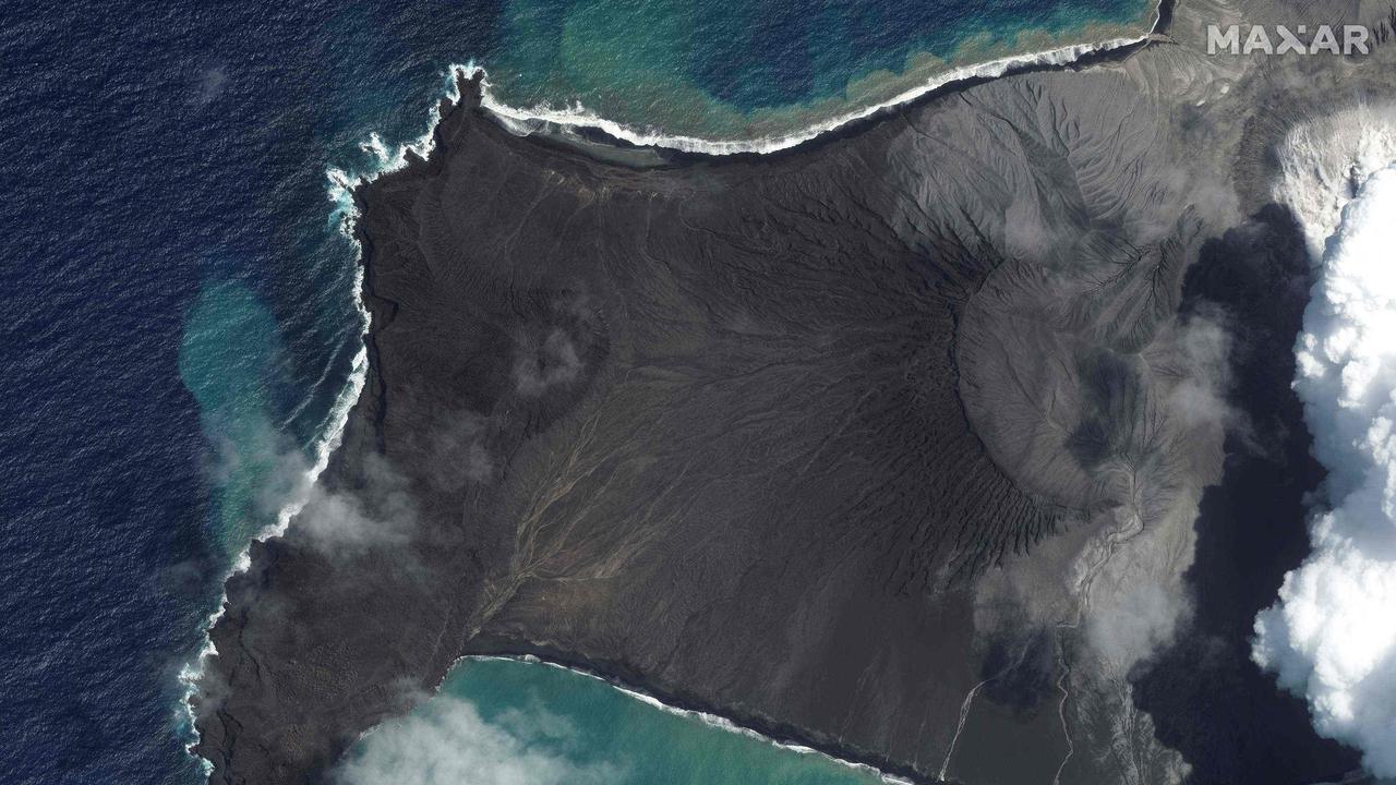 The western part of the Hunga-Tonga – Hunga-Haa'pai volcano as it releases ash and smoke on January 6, 2022. Picture: Maxar Technologies / AFP