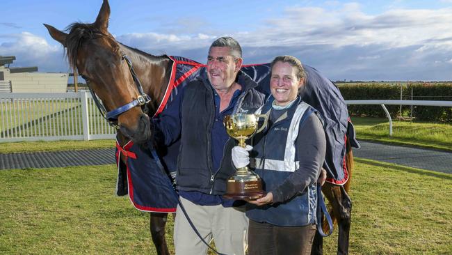 SA WEEKEND-Murray Bridge  trainers Oopy MacGillivray and  Dan Clarken hold the actual Melbourne Cup  with their horse 'The Map" at early  morning trackwork at Murray Bridge  race track Thursday,September 19,2024.Picture Mark Brake