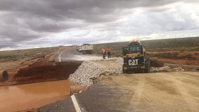 Olympic Dam Highway repairs. Picture: Roxby Council