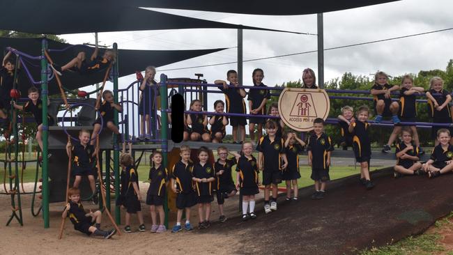 Oakwood State School<br/>Thea, Robert, Keira, Abigail, Cooper, Willow, Elouise, Shilo, Arlo, Lucas, Evie, Brock, Tyron, Wyatt, Student, Logan, Jayden, Ivy, Brylan, Tia, Oaklen, Aria, Mitchell, Marlee, Kysen, Shakira, Abby, Ryan, Tegan, Alexia, Ender. Not pictured: Madison, Mia &amp; Alex.