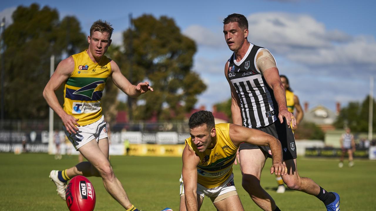 Rockliff (right) playing in the SANFL in 2021. Photo: Matt Loxton